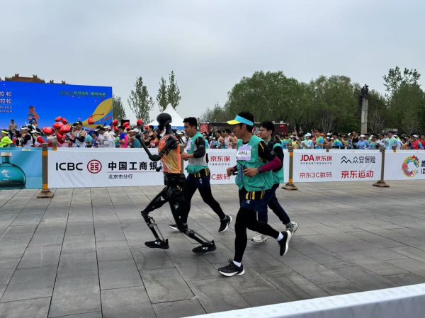 策略红 2时40分42秒！全球首个！