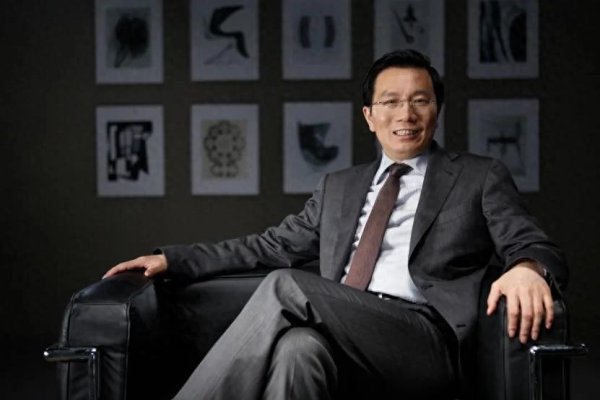 国尚策略 中国最狂老板：20岁借600元创业，58岁欠债325亿，输给时代？